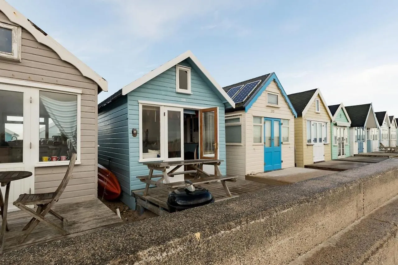 Stargazing Beach Hut On Mudeford Sandbank With Wake Up Sea Views Christchurch  0*, Christchurch (Dorset)