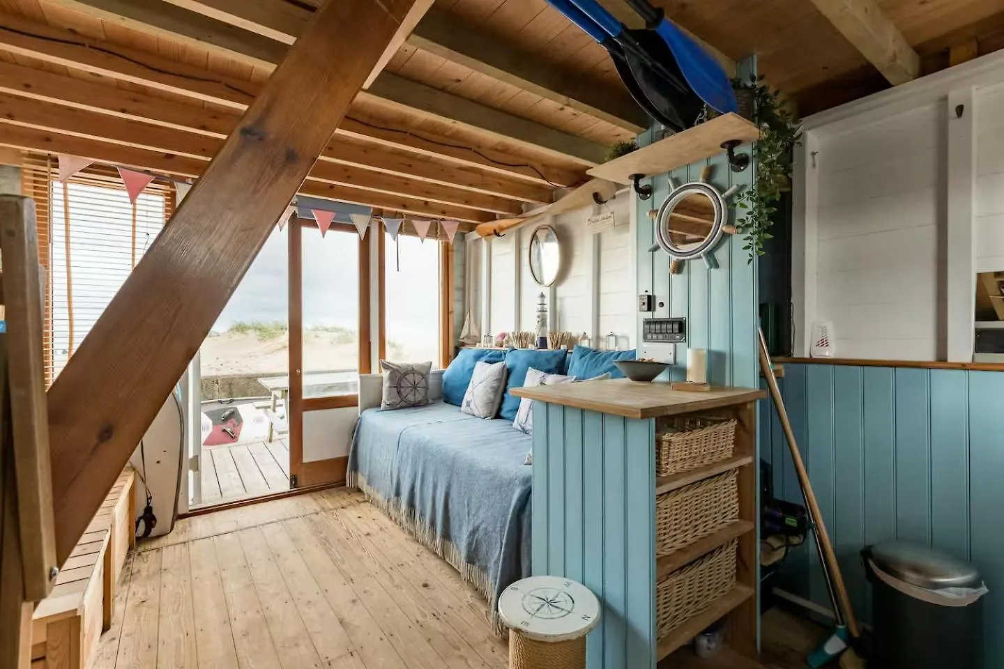 Stargazing Beach Hut On Mudeford Sandbank With Wake Up Sea Views Christchurch  0*, Christchurch (Dorset) United Kingdom